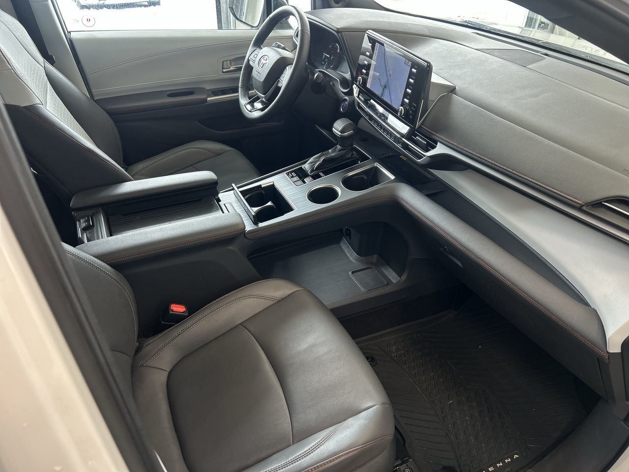 2022 Toyota Sienna Hybrid in Mississauga, Ontario