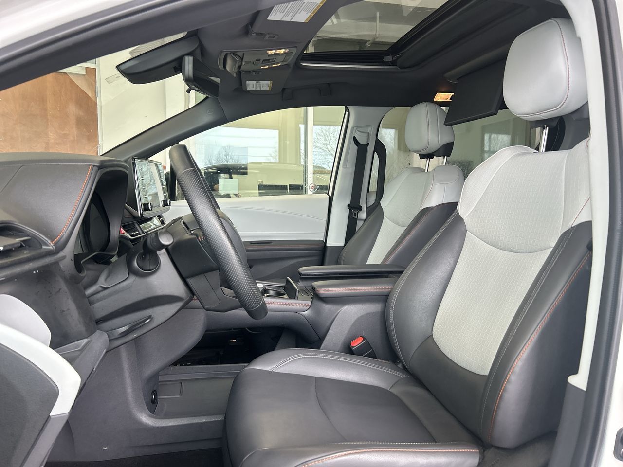 2022 Toyota Sienna Hybrid in Mississauga, Ontario