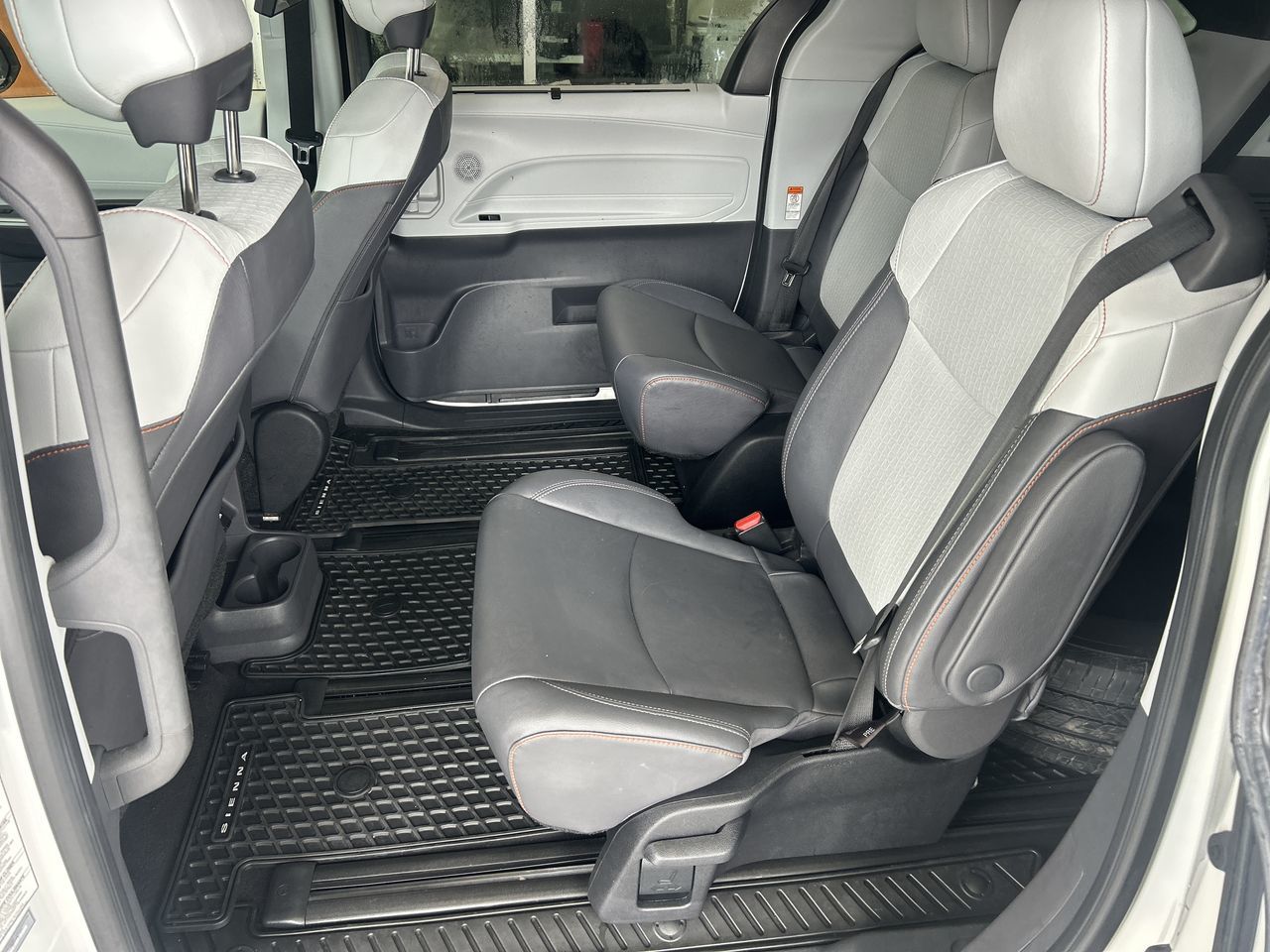 2022 Toyota Sienna Hybrid in Mississauga, Ontario