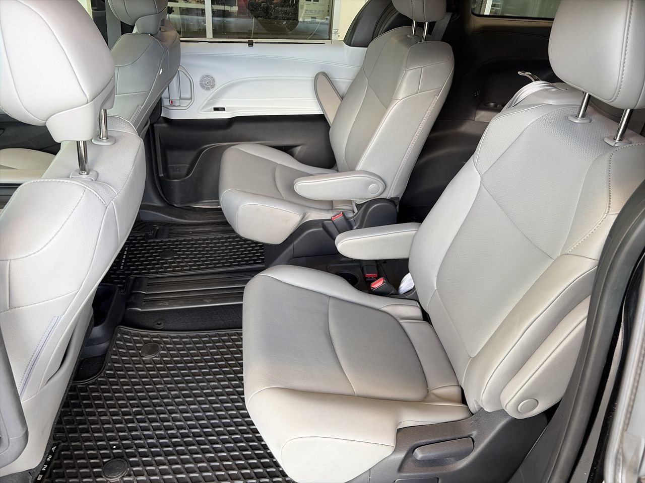 Toyota Sienna Hybrid  2025 à Mississauga, Ontario