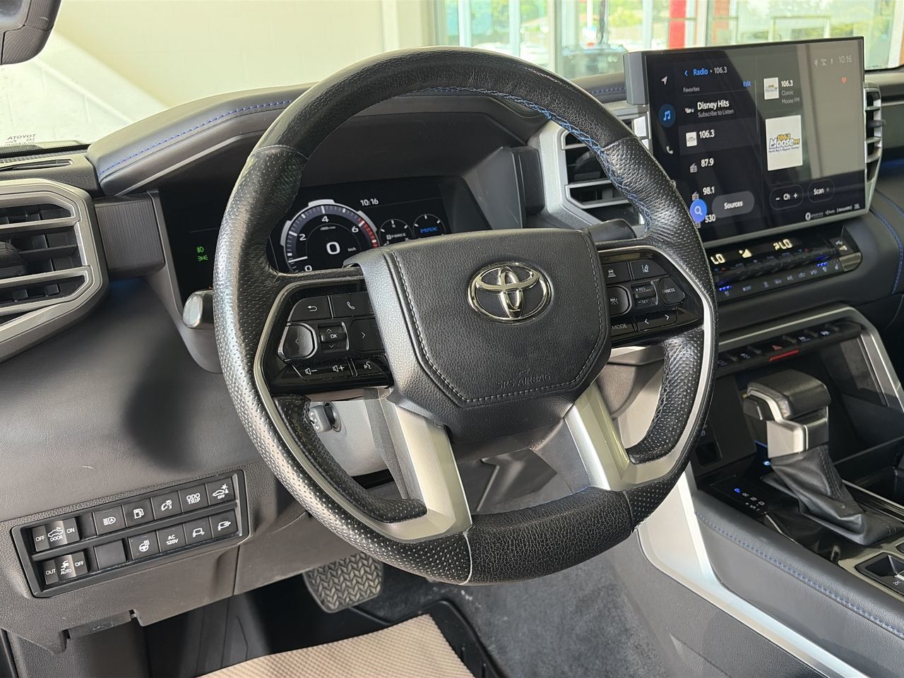 Toyota Tundra 4X4  2023 à Mississauga, Ontario
