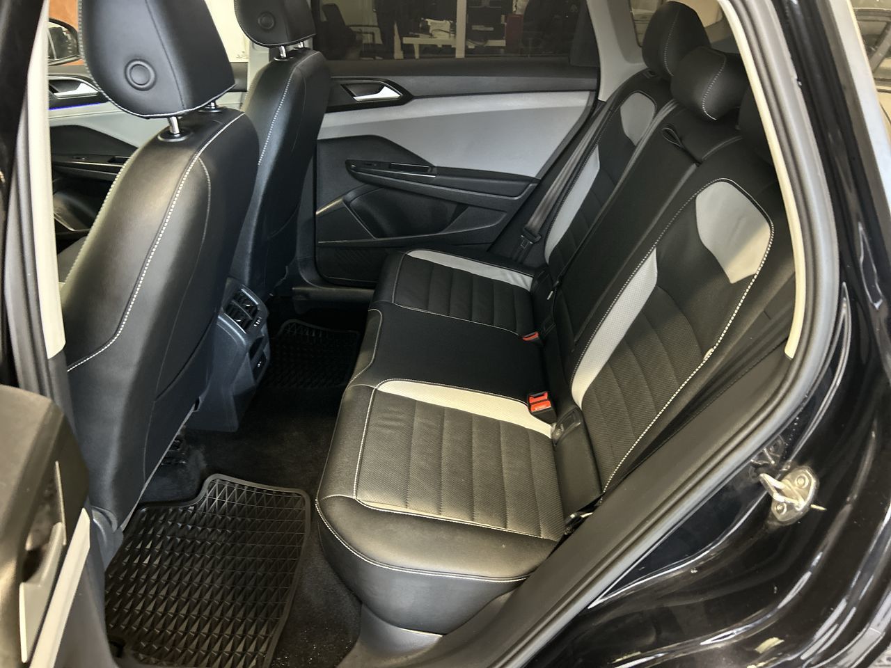 Volkswagen Taos  2022 à Mississauga, Ontario