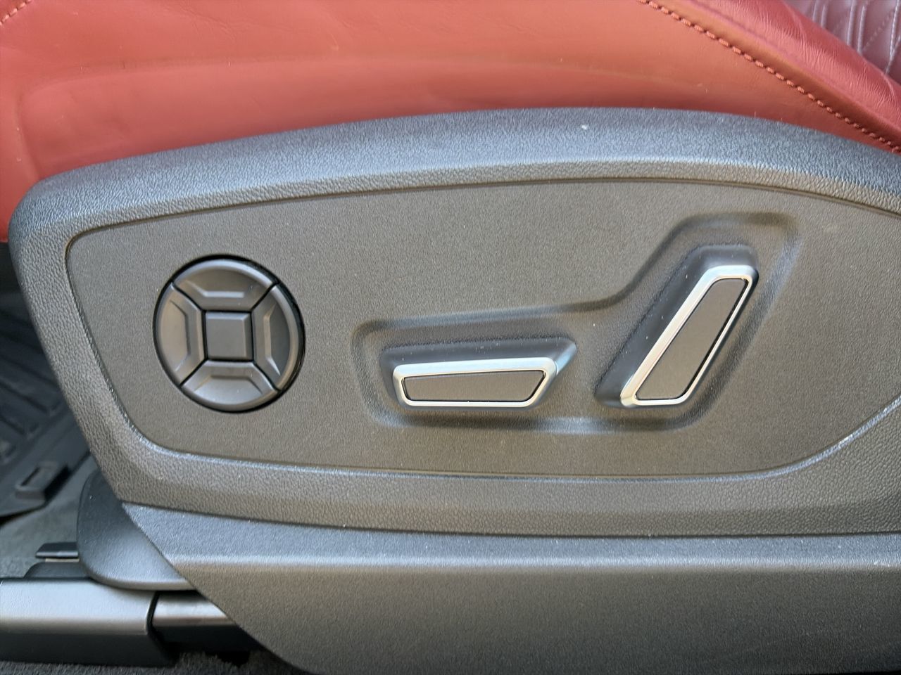 2024  SQ8 e-tron Sportback