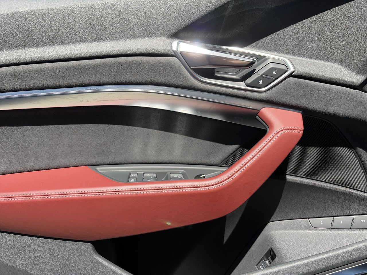 2024  SQ8 e-tron Sportback