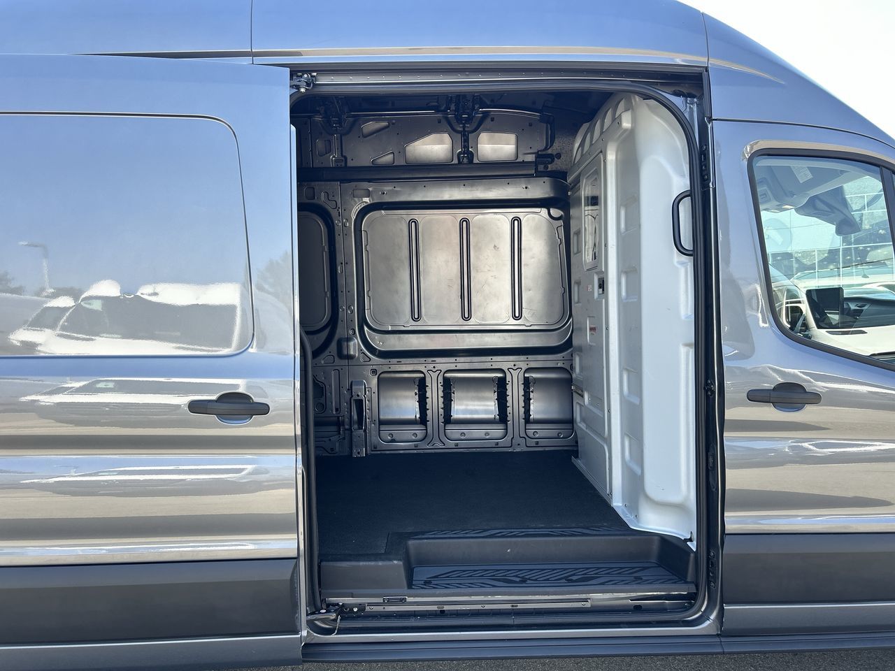 Ford E-Transit 350 BEV Cargo Van  2023 à Vancouver, Colombie-Britannique