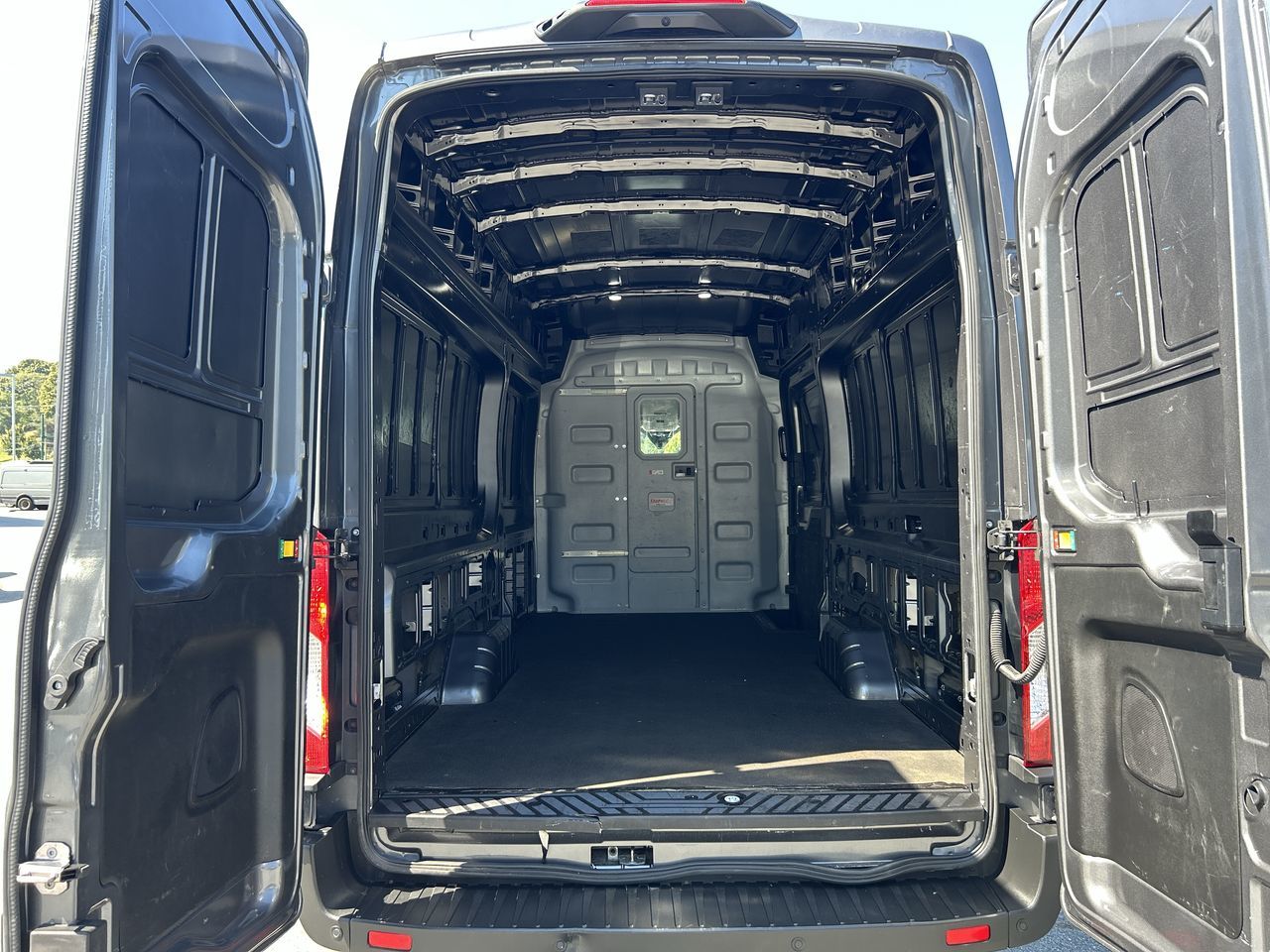 Ford E-Transit 350 BEV Cargo Van  2023 à Vancouver, Colombie-Britannique