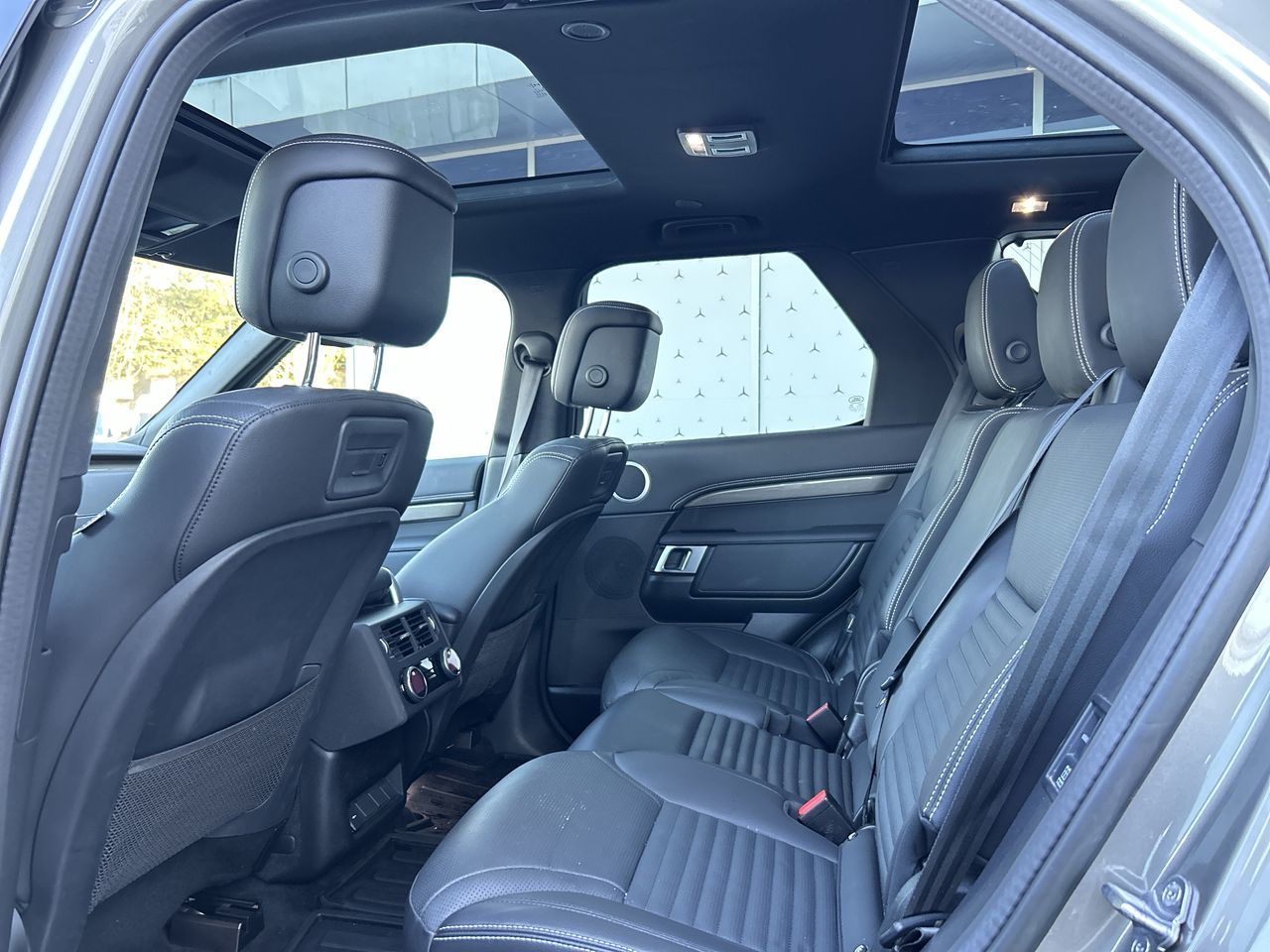 2023 Land Rover Discovery in Vancouver, British Columbia