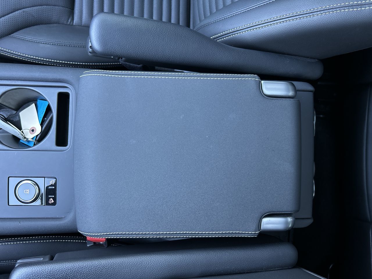 2023 Land Rover Discovery in Vancouver, British Columbia