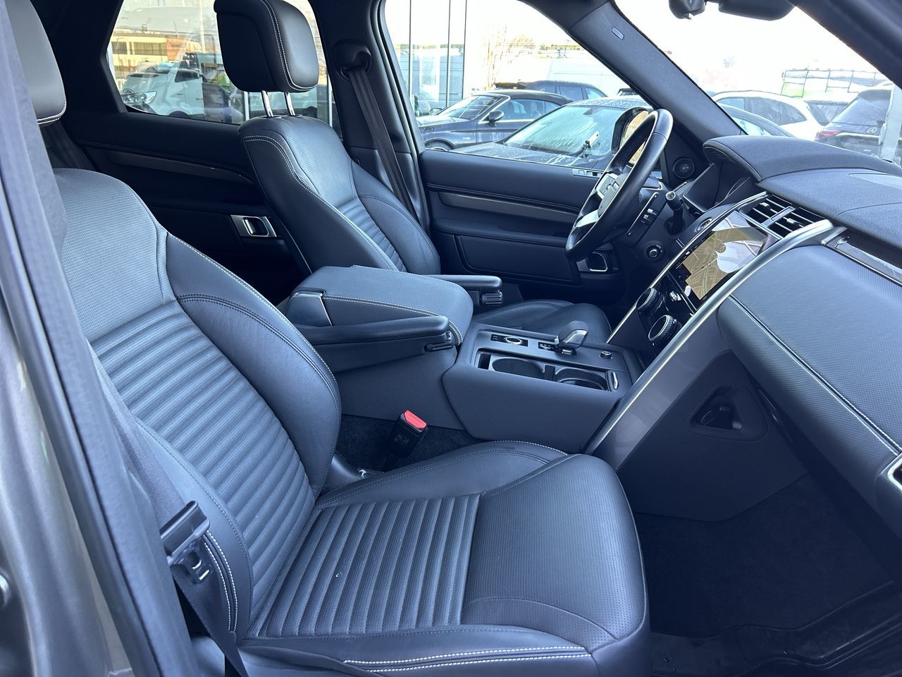 2023 Land Rover Discovery in Vancouver, British Columbia