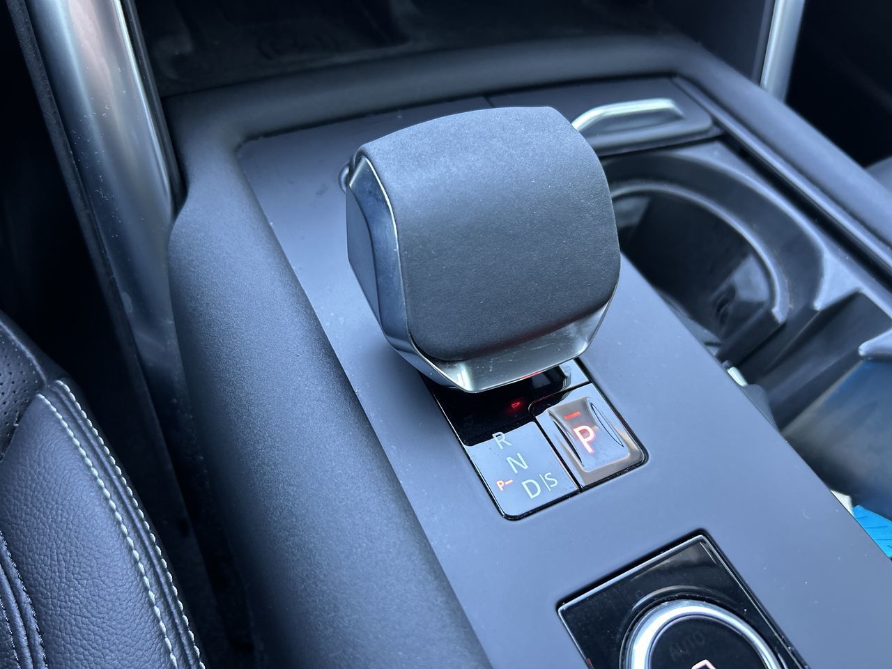 2023 Land Rover Discovery in Vancouver, British Columbia