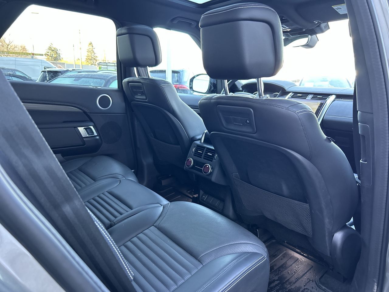 2023 Land Rover Discovery in Vancouver, British Columbia