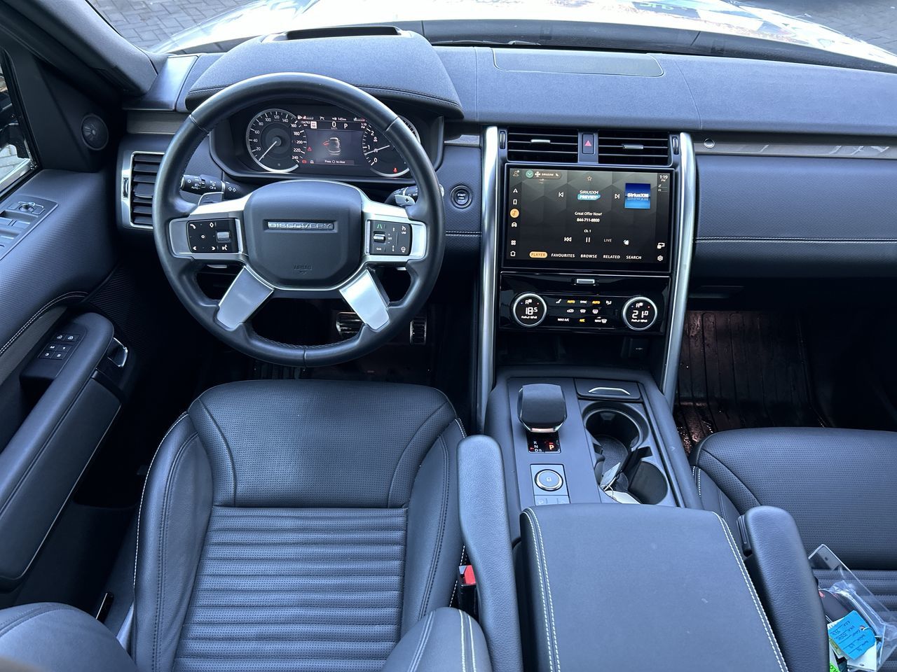 2023 Land Rover Discovery in Vancouver, British Columbia