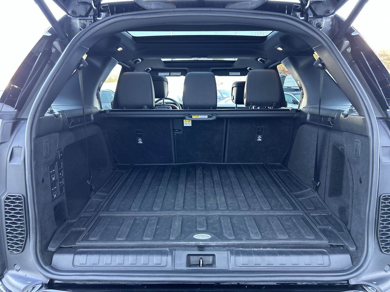 2023 Land Rover Discovery in Vancouver, British Columbia