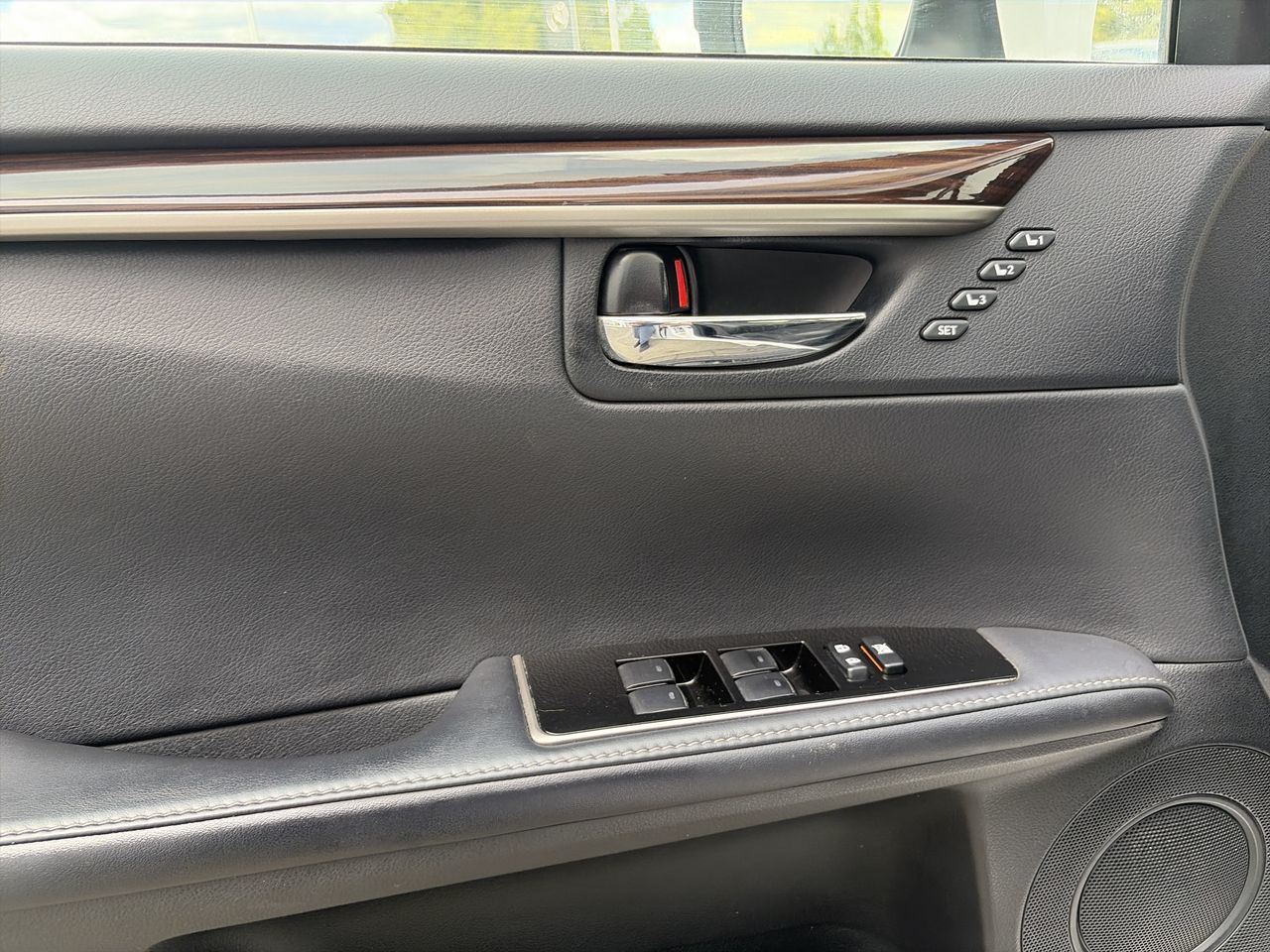 2017  ES300h