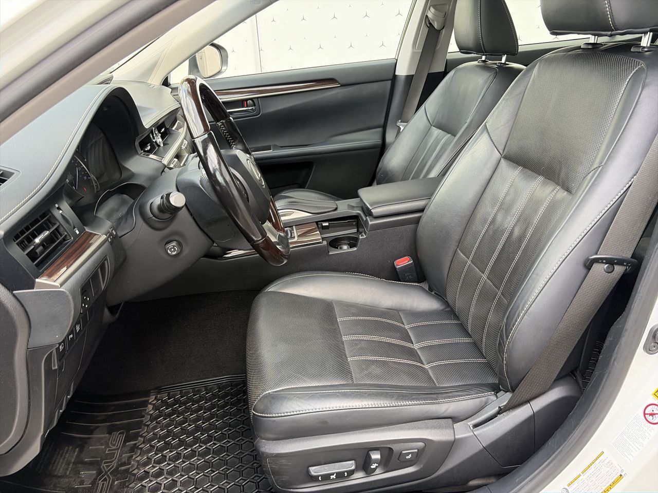 2017  ES300h