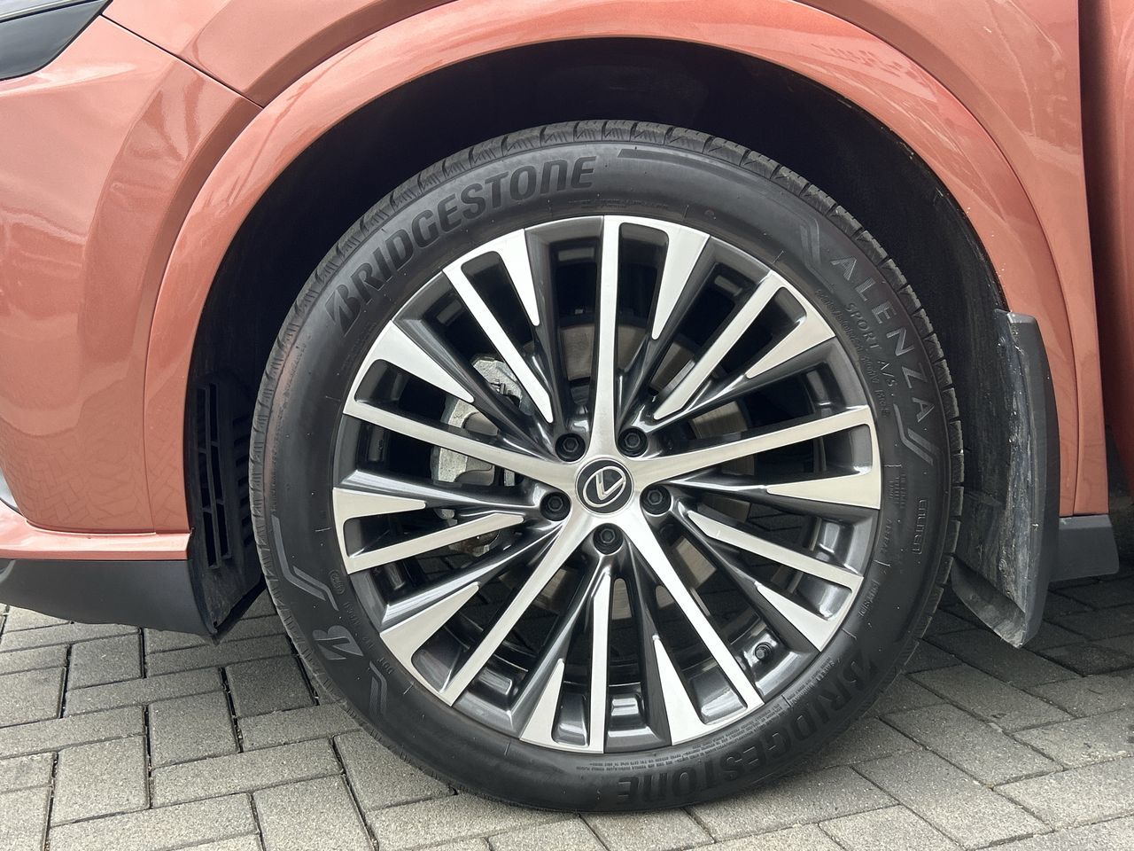 Lexus RXH  2023 à Vancouver, Colombie-Britannique