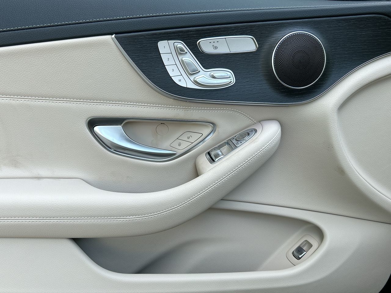 2023 Mercedes-Benz C300