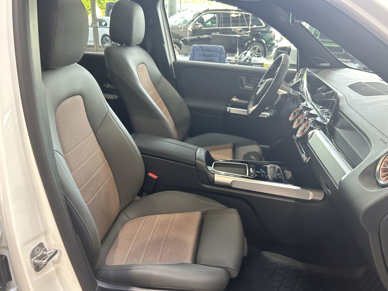 Mercedes-Benz EQB  2025 à Vancouver, Colombie-Britannique