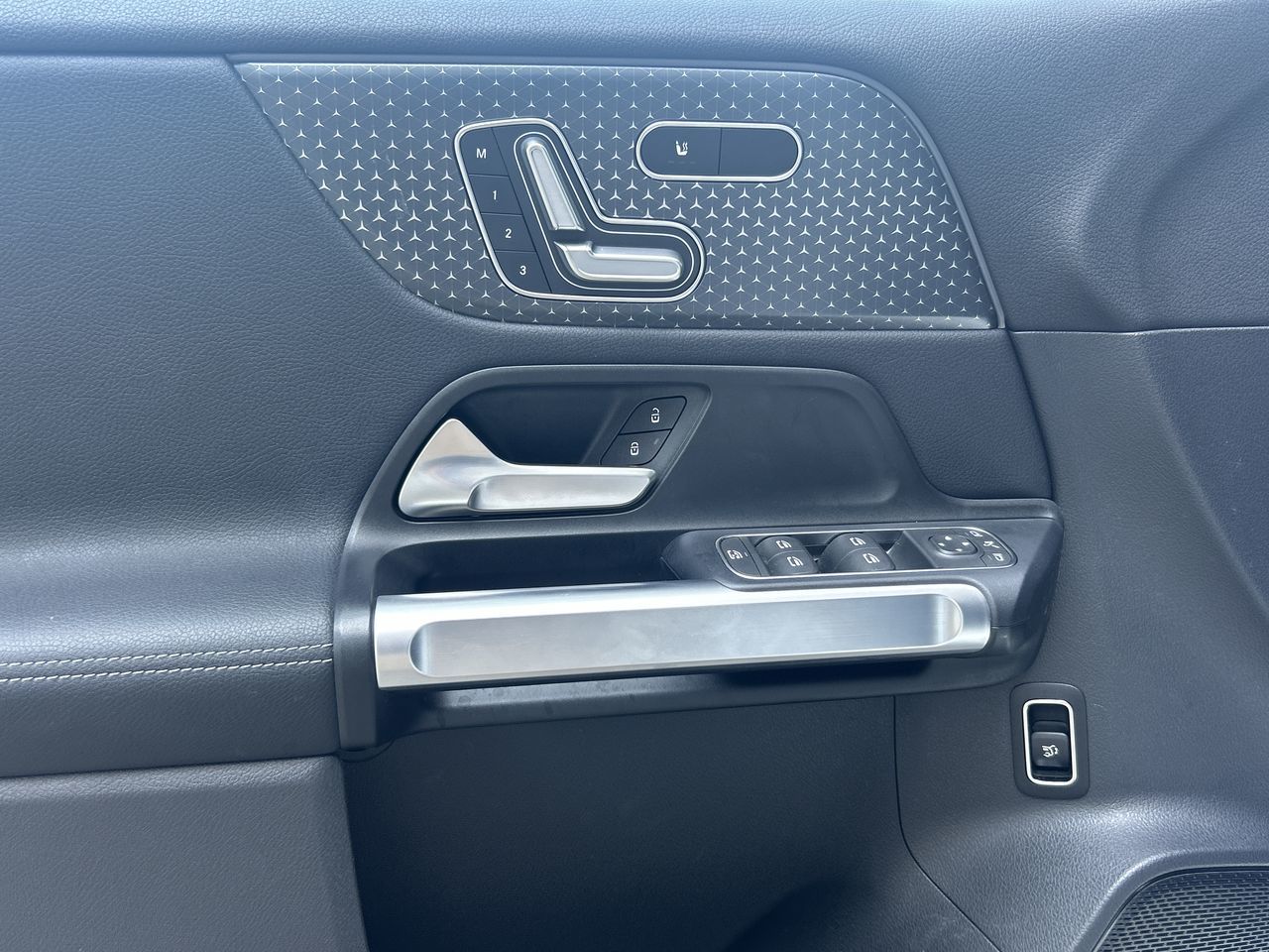 2024 Mercedes-Benz EQB300