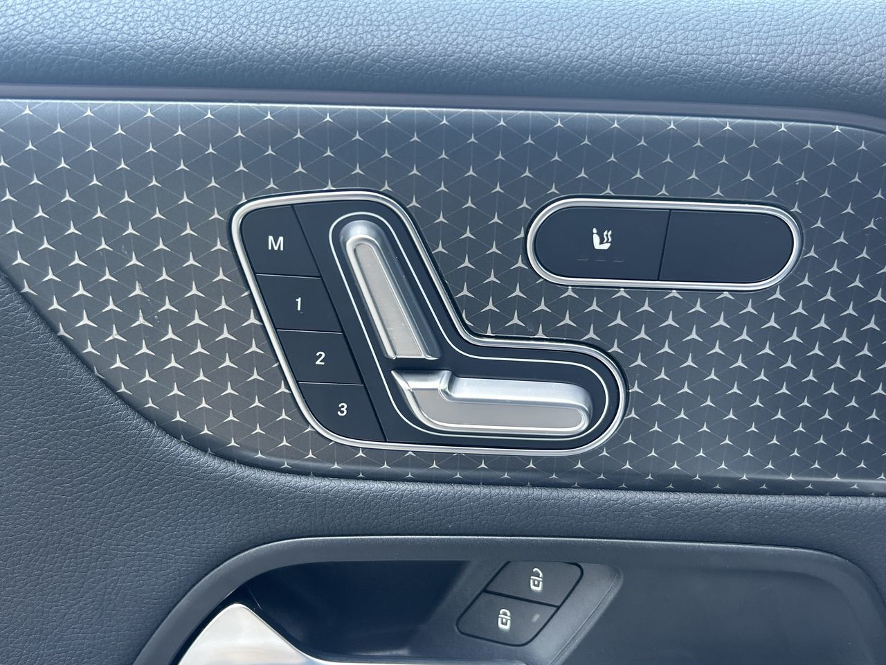 2024 Mercedes-Benz EQB300