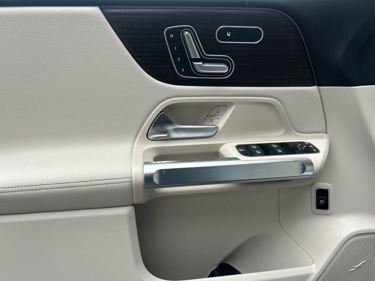 2024 Mercedes-Benz EQB300