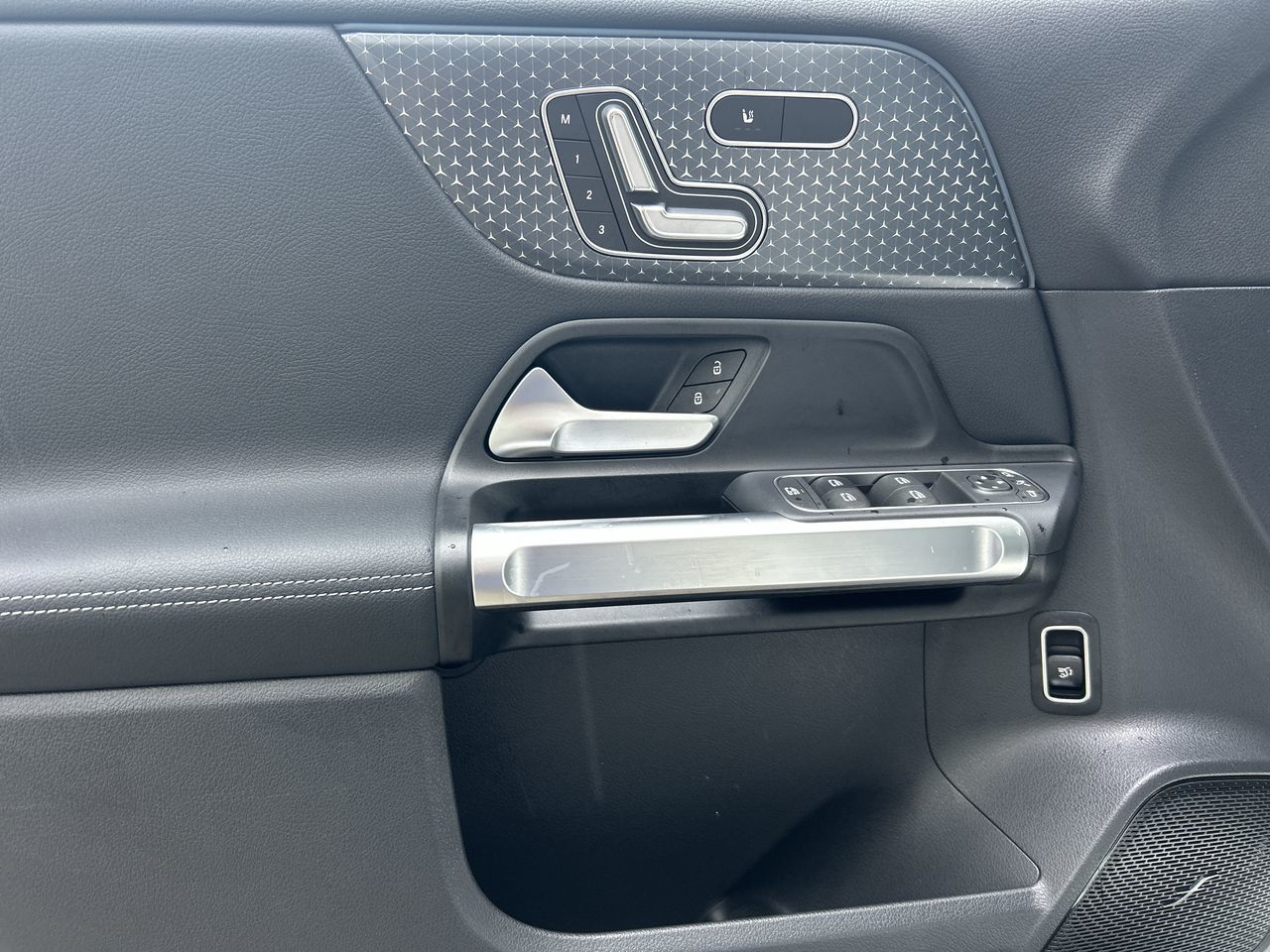 2024 Mercedes-Benz EQB300