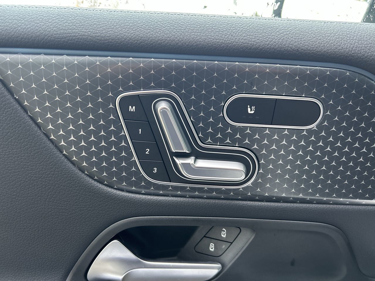 2024 Mercedes-Benz EQB300