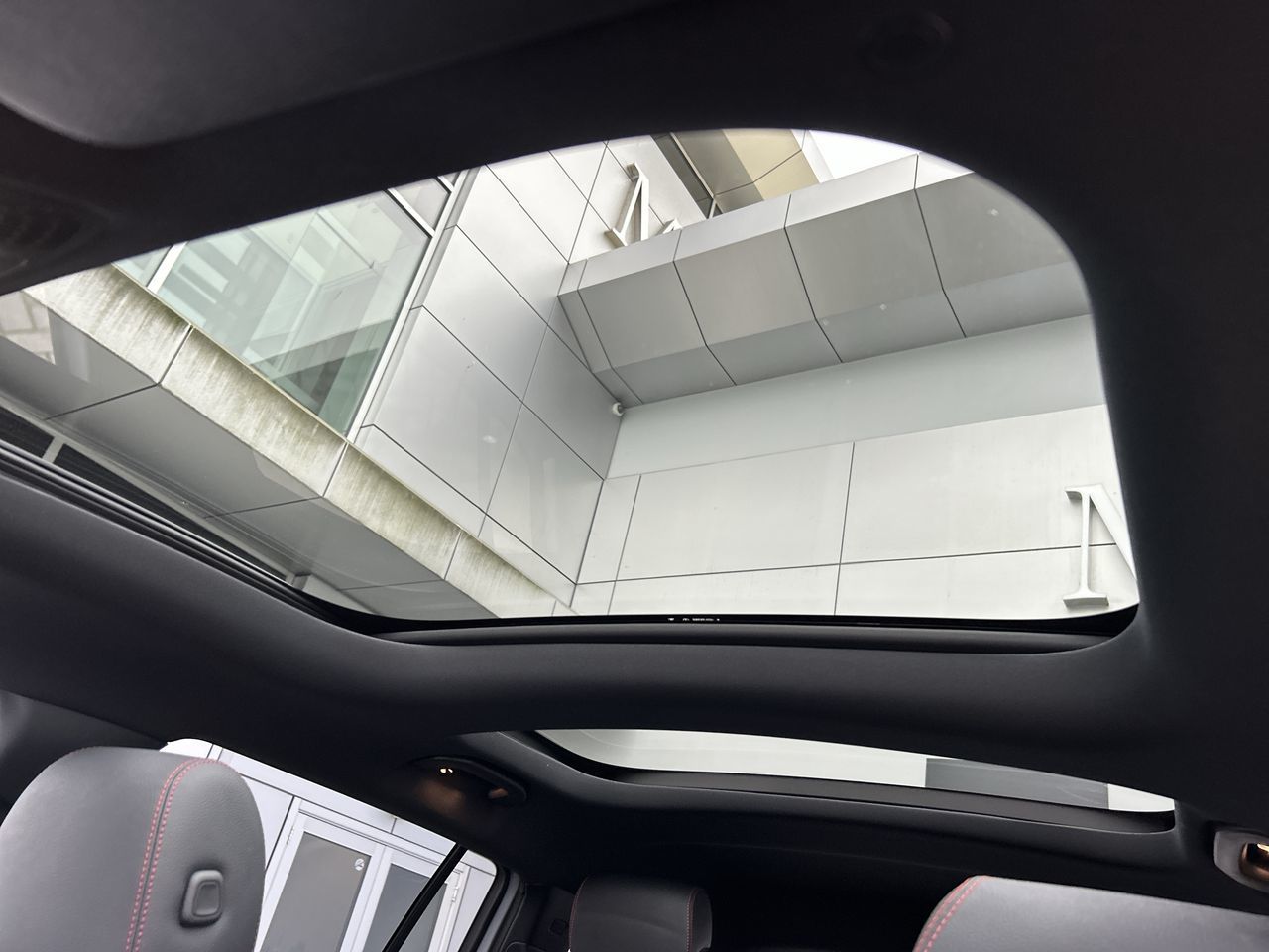 2024 Mercedes-Benz EQB300