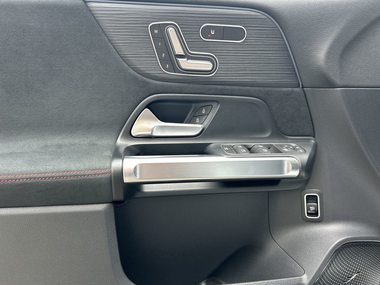 2024 Mercedes-Benz EQB300