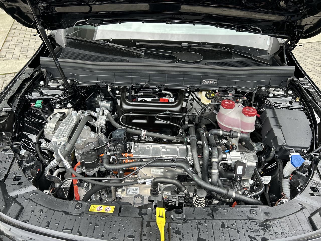 2025 Mercedes-Benz EQB300