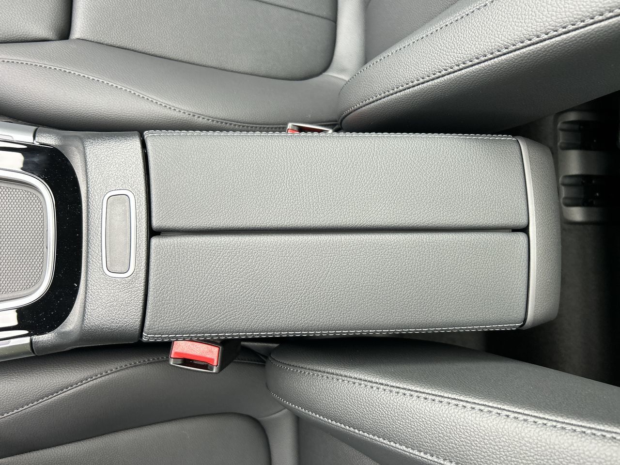 2025 Mercedes-Benz EQB300