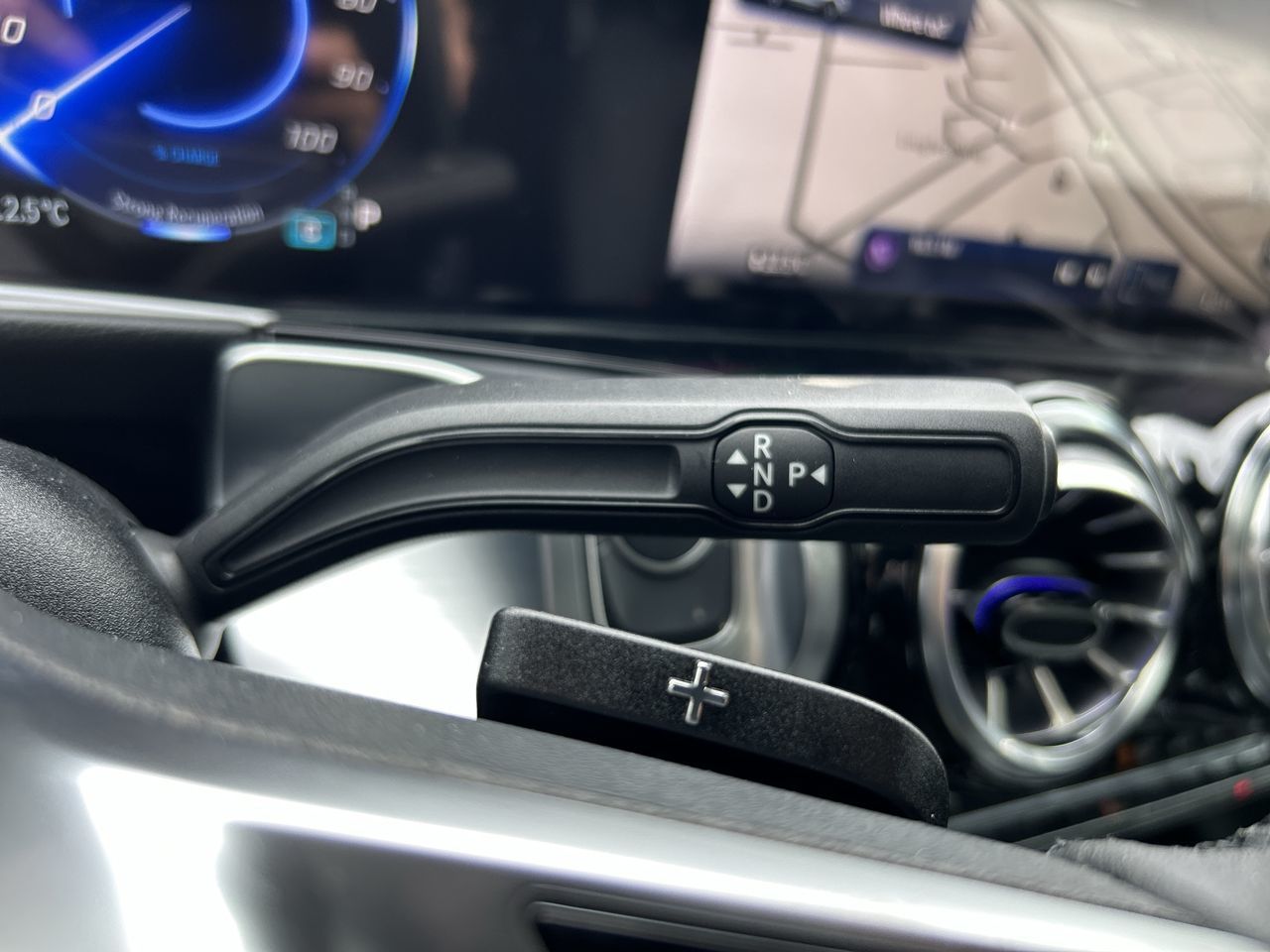 2025 Mercedes-Benz EQB300