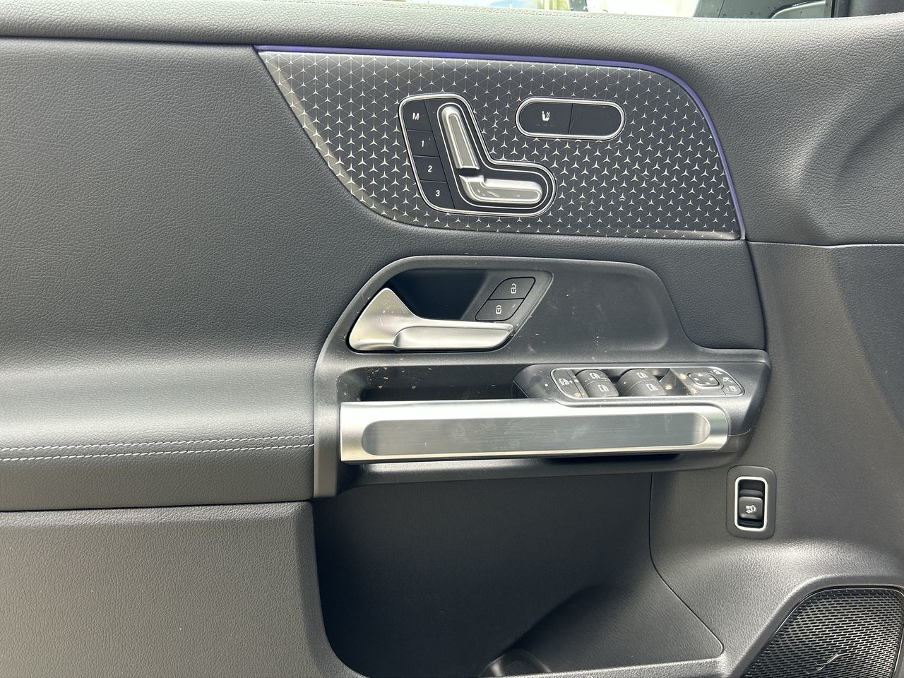 2025 Mercedes-Benz EQB300