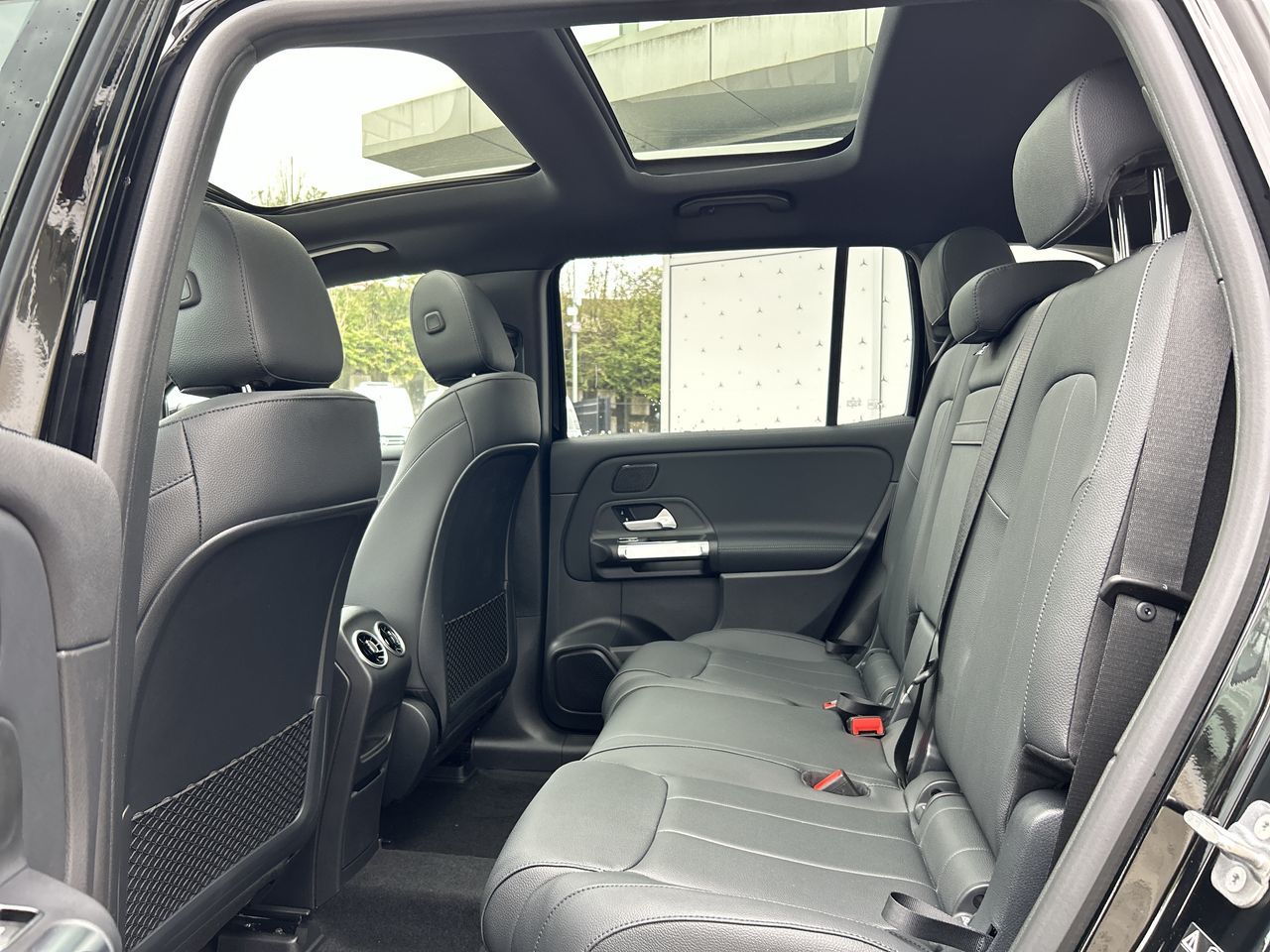 2025 Mercedes-Benz EQB300