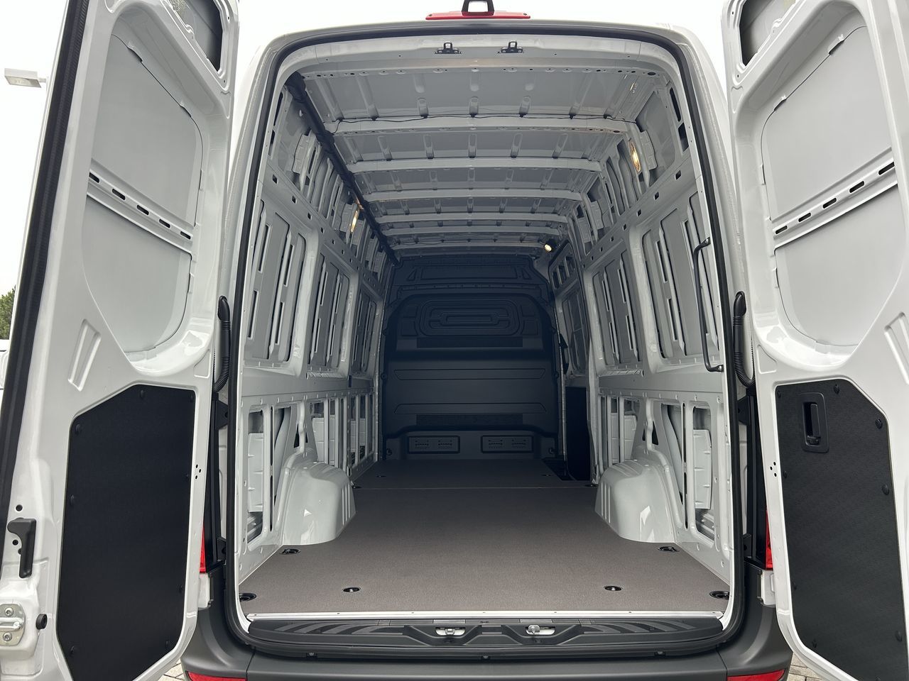 Mercedes-Benz ESprinter  2025 à Vancouver, Colombie-Britannique