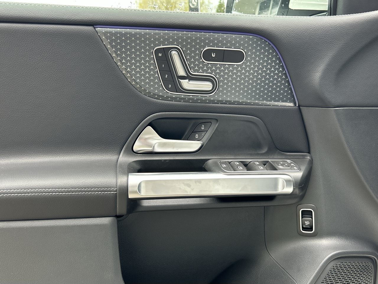 2025 Mercedes-Benz GLB in Vancouver, British Columbia