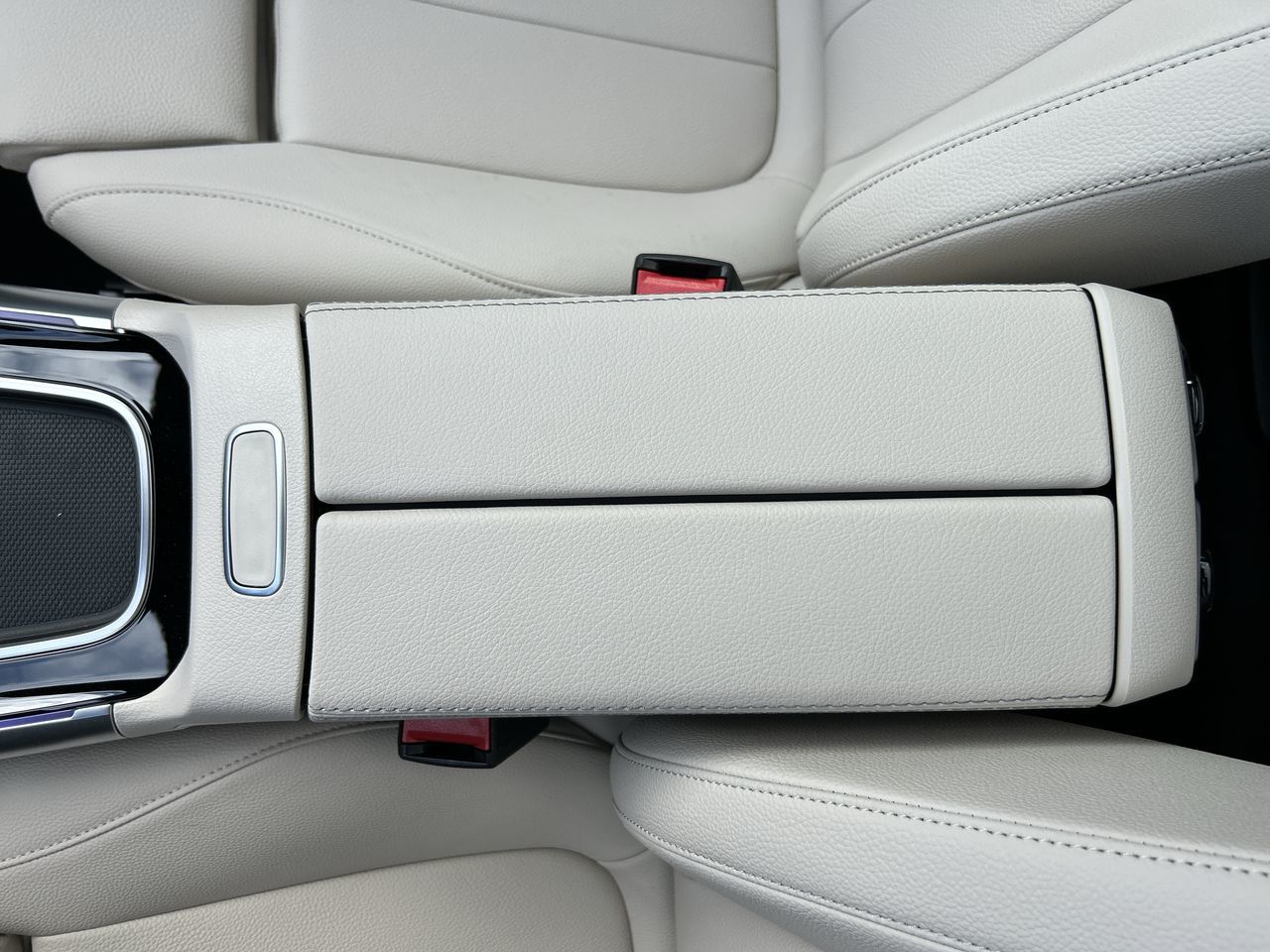 2025 Mercedes-Benz GLB in Vancouver, British Columbia