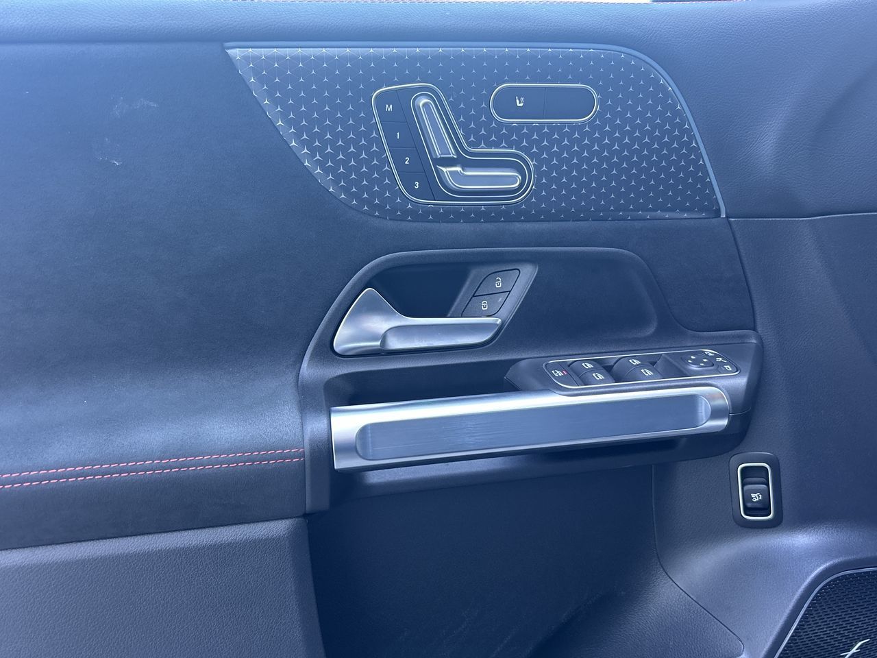 2025 Mercedes-Benz GLB in Vancouver, British Columbia
