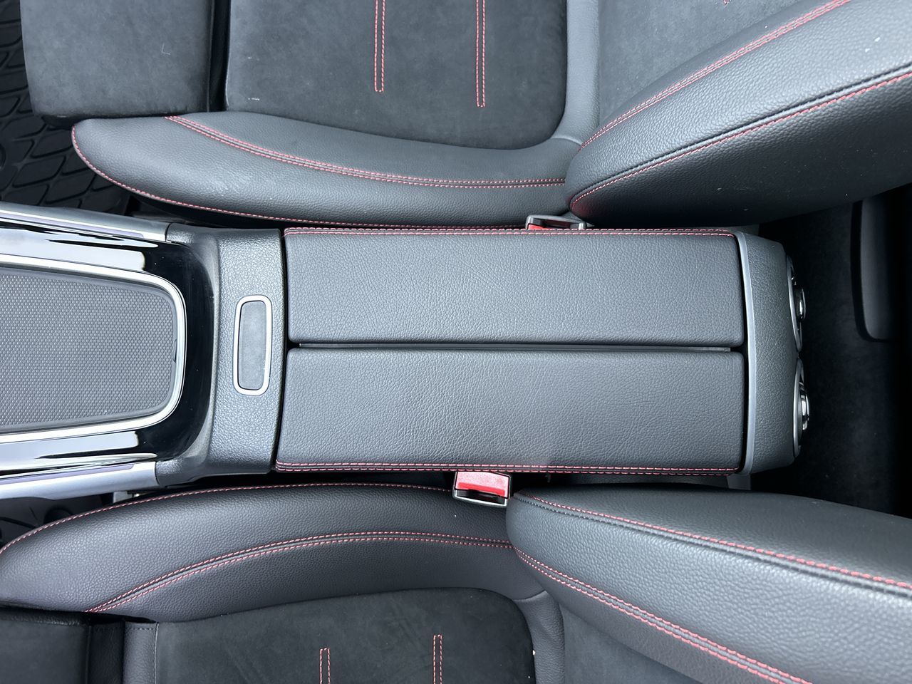 2025 Mercedes-Benz GLB in Vancouver, British Columbia