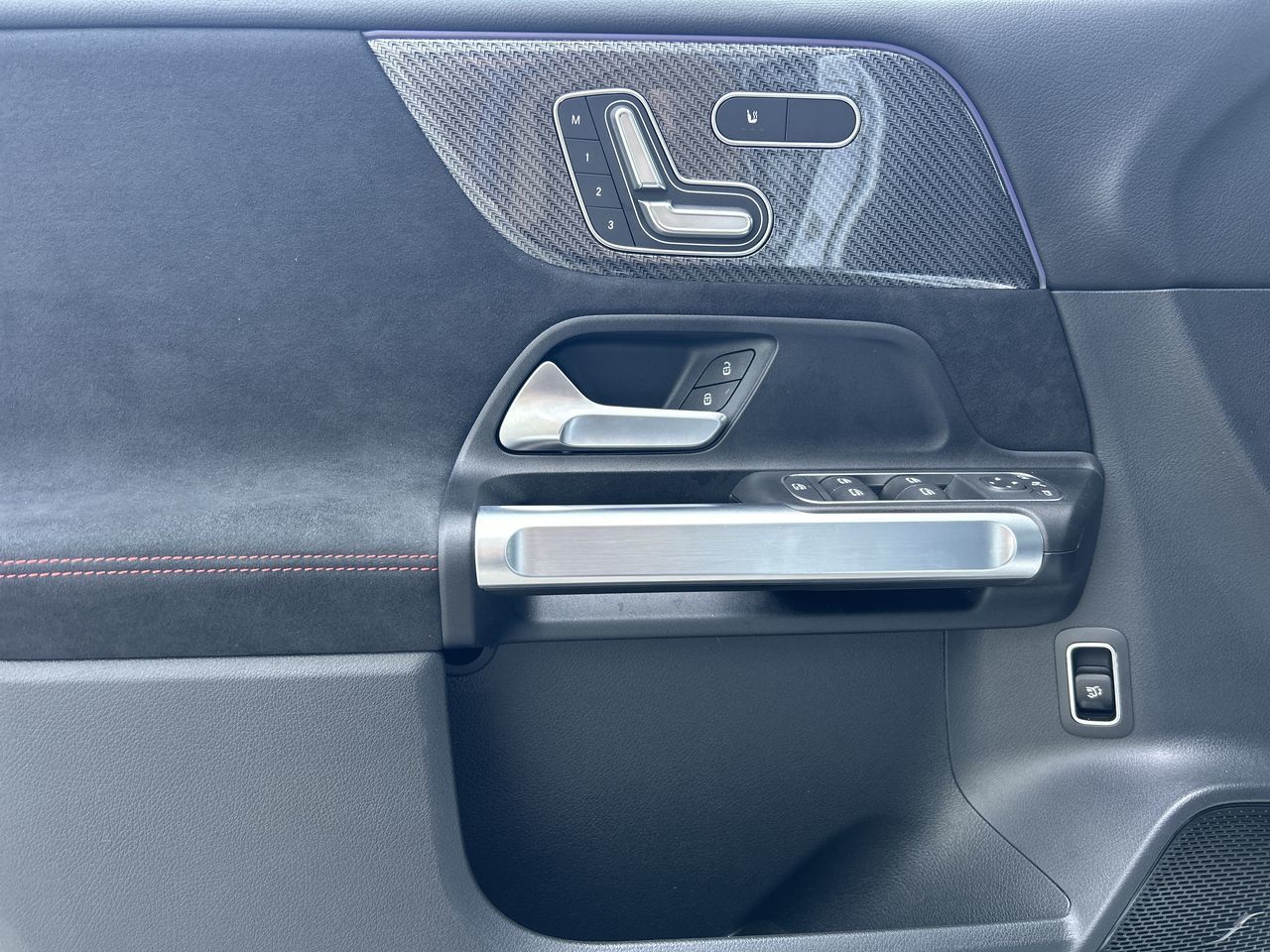 2025 Mercedes-Benz GLB in Vancouver, British Columbia