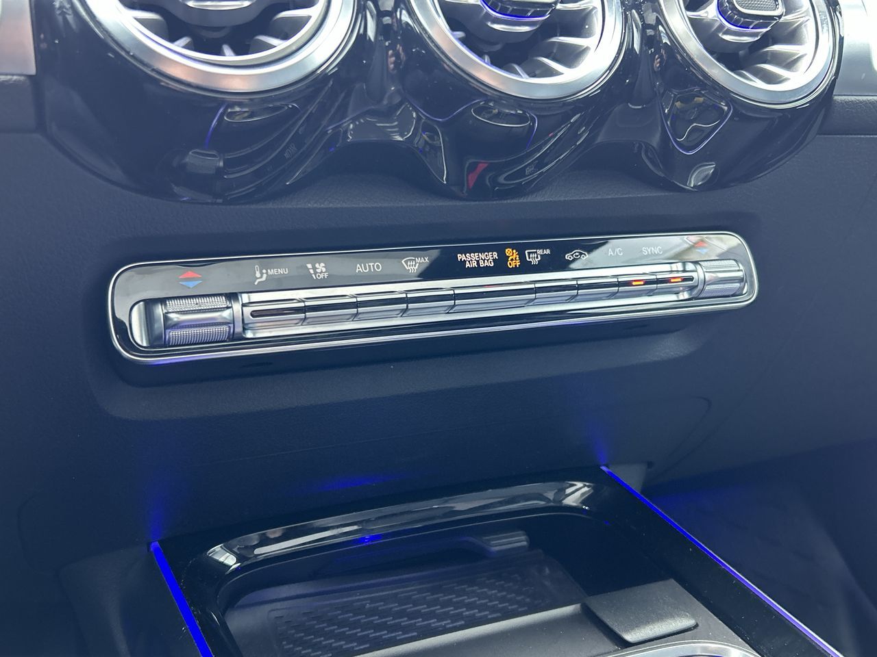 2022  GLB250