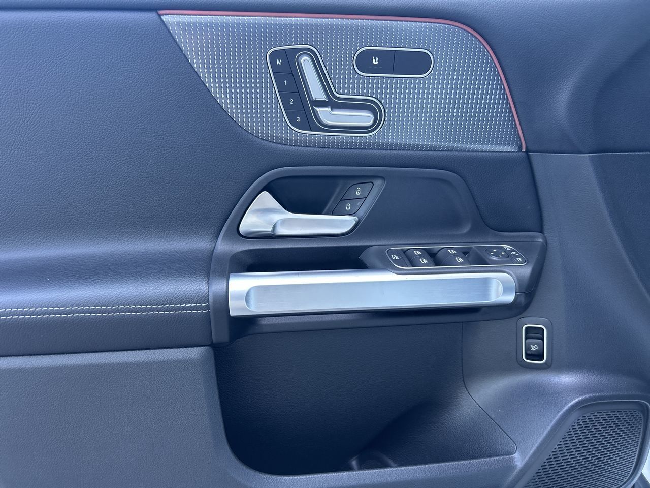 2023 Mercedes-Benz GLB250