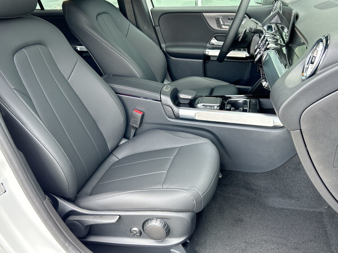 2023 Mercedes-Benz GLB250