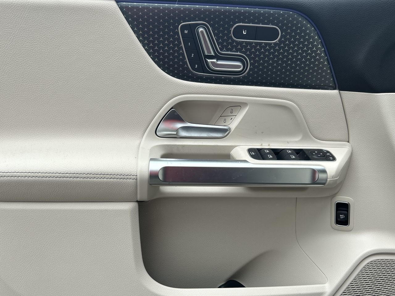 2025 Mercedes-Benz GLB in Vancouver, British Columbia