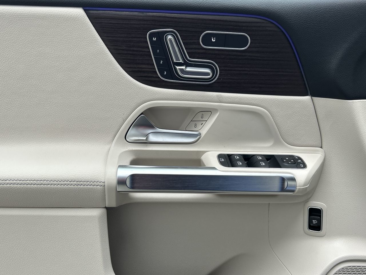 2025 Mercedes-Benz GLB250 in Vancouver, British Columbia
