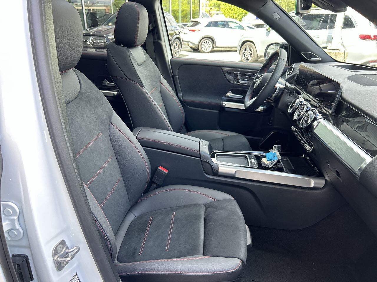 2025 Mercedes-Benz GLB250