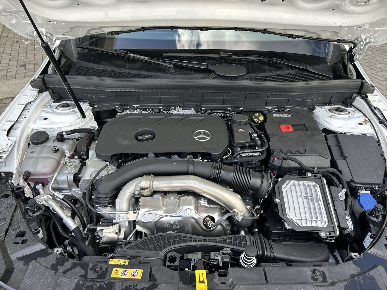 2025 Mercedes-Benz GLB250