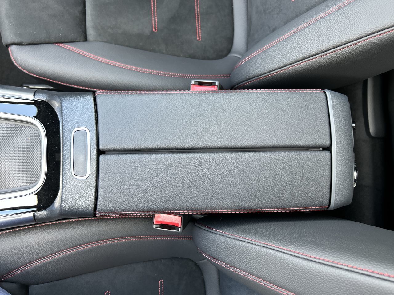 2025 Mercedes-Benz GLB250