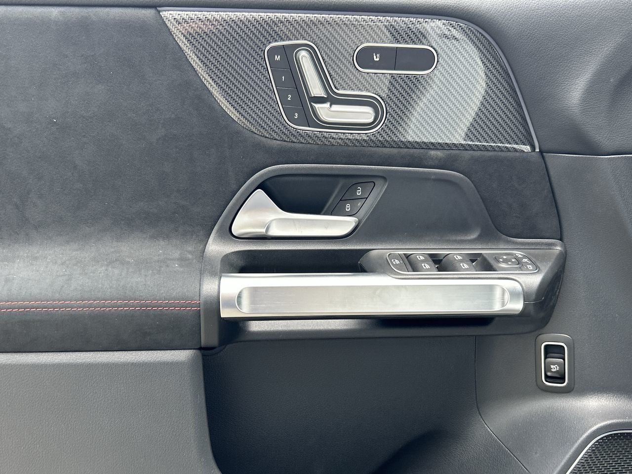 2025 Mercedes-Benz GLB250 in Vancouver, British Columbia