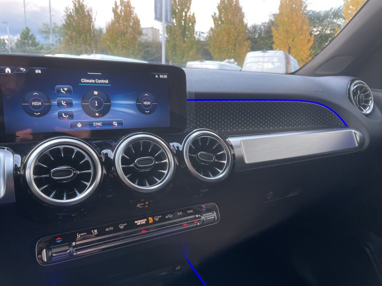 2025 Mercedes-Benz GLB250